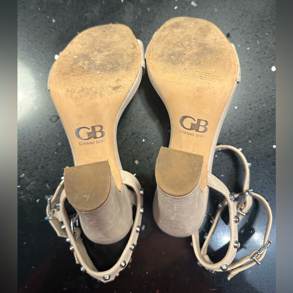 Gianni Bini Rockstud Ivory Woman’s Heels - size 6.5 - Picture 3 of 8